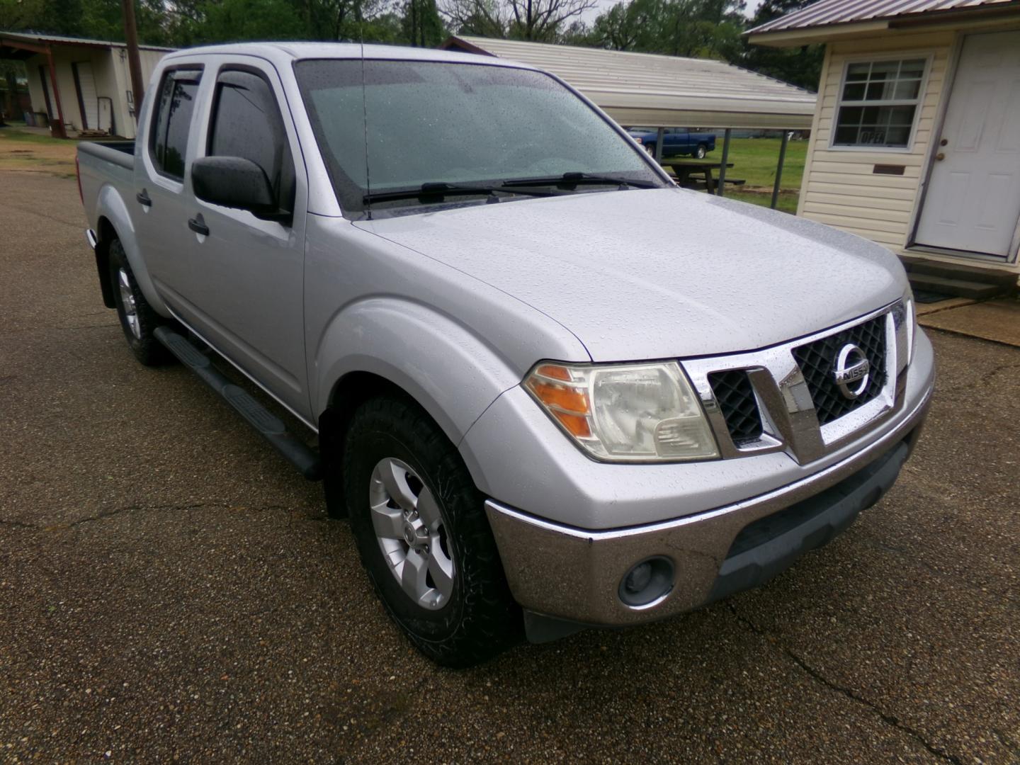 2011 Silver /Gray Nissan Frontier SV (1N6AD0ER0BC) with an 4.0L V6 engine, automatic transmission, located at 401 First NE, Bearden, AR, 71720, (870) 687-3414, 33.726528, -92.611519 - Photo#19